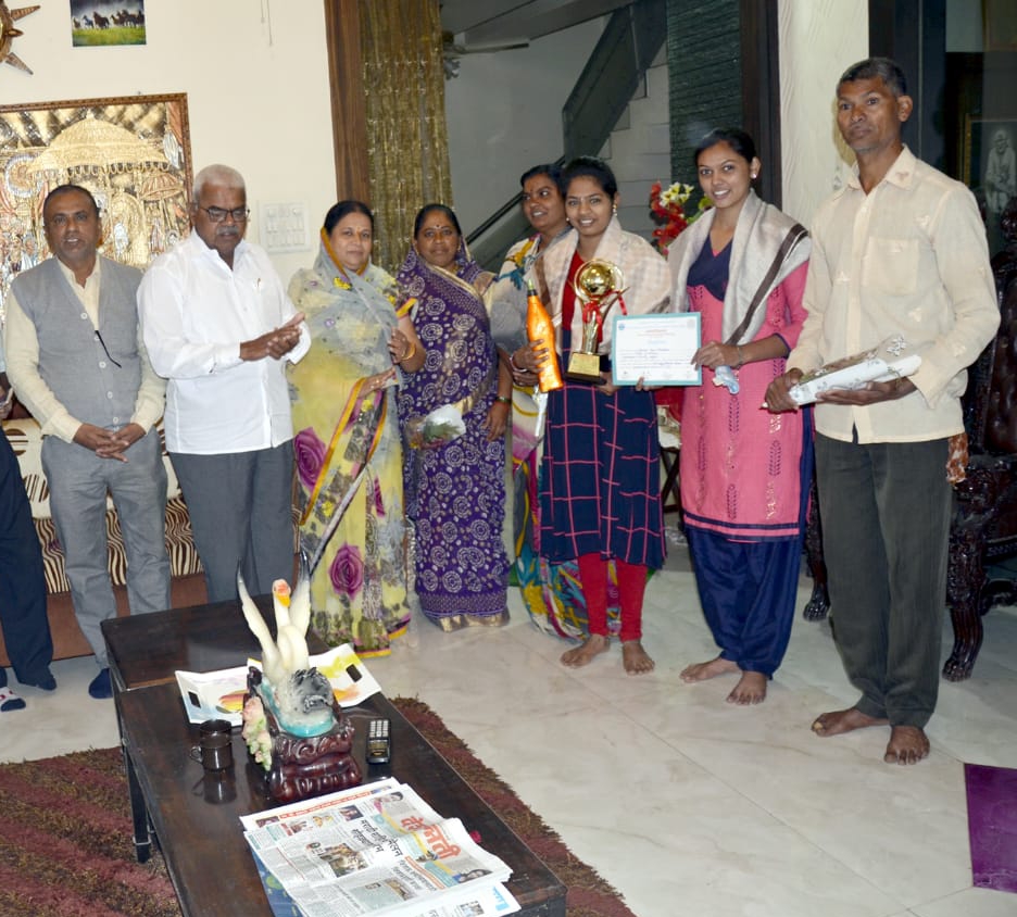 राज्यस्तरीय आविष्कार संशोधन स्पर्धा 2018 मध्ये गरुड महाविद्यालयाची कु. मनीषा चौधरी प्रथम